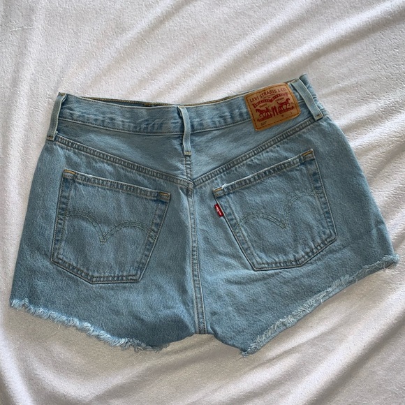 Levi’s shorts - Picture 2 of 2